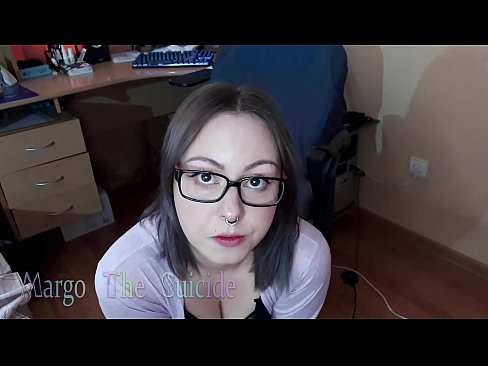 ❤️ Kynþokkafull stelpa með gleraugu sýgur dildó djúpt á myndavélinni ❤❌ Gæðaklám á is.fitorganic.top ☑